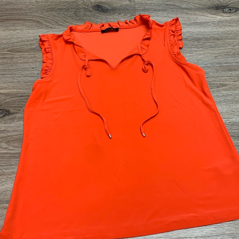 A cute coral/orange dress shirt for women in amazing condition!!